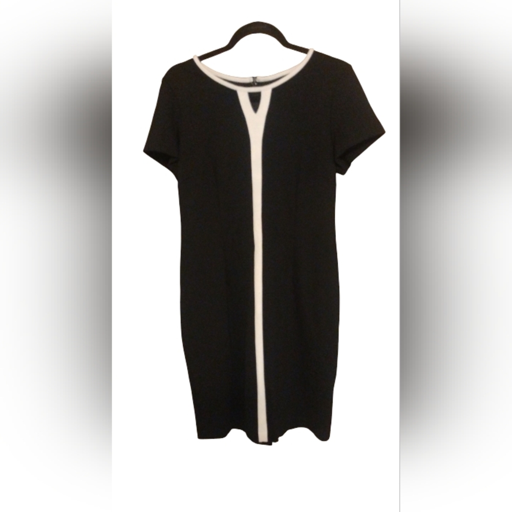Talbots Black and White Form Fitting Dress Size 8P Petite Knee Length
